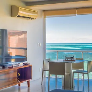 New Beachfront Luxury Apartamento